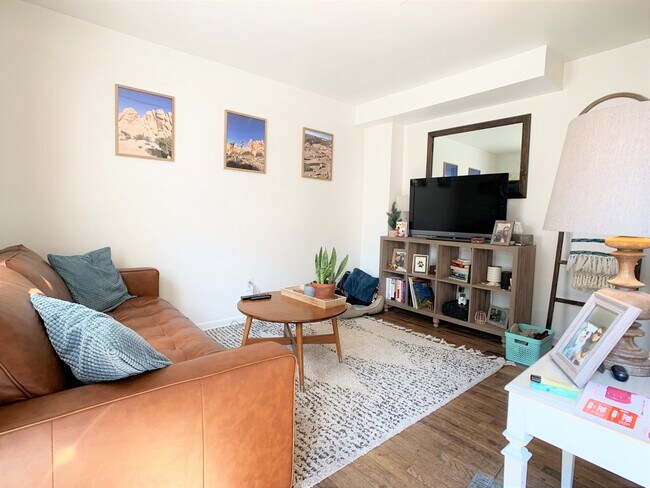 1126 O Neil St, Unit B photo'