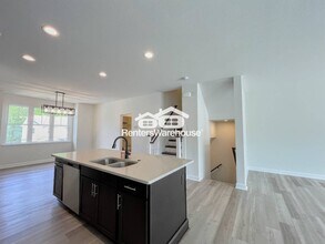 1005 Opal St, Unit 105 in Suffolk, VA - Foto de edificio - Building Photo