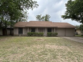 1805 Broadmoor Dr in Austin, TX - Building Photo