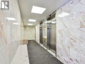 2323 Confederation Pkwy in Mississauga, ON - Building Photo - Building Photo