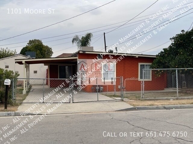 1101 Moore St in Bakersfield, CA - Building Photo
