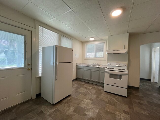 445 Smithers Ave S, Unit 1