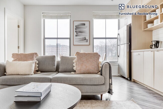 2101 Champlain St NW-Unit -FL3-ID467 in Washington, DC - Building Photo - Building Photo