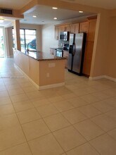 2750 N 34th Ave in Hollywood, FL - Building Photo - Building Photo