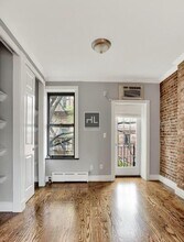 Barrow Street in New York, NY - Foto de edificio - Building Photo