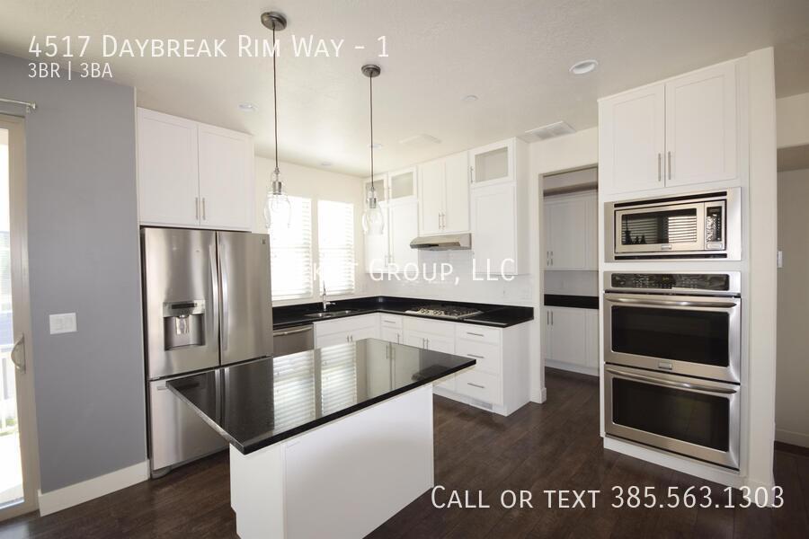 4517 Daybreak Rim Way in South Jordan, UT - Building Photo