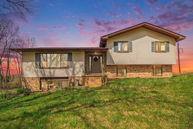 8535 Scully Rd in Whitmore Lake, MI - Building Photo - Building Photo