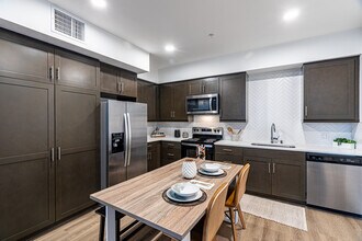 The Courtyards Pacific Village in San Diego, CA - Foto de edificio - Interior Photo