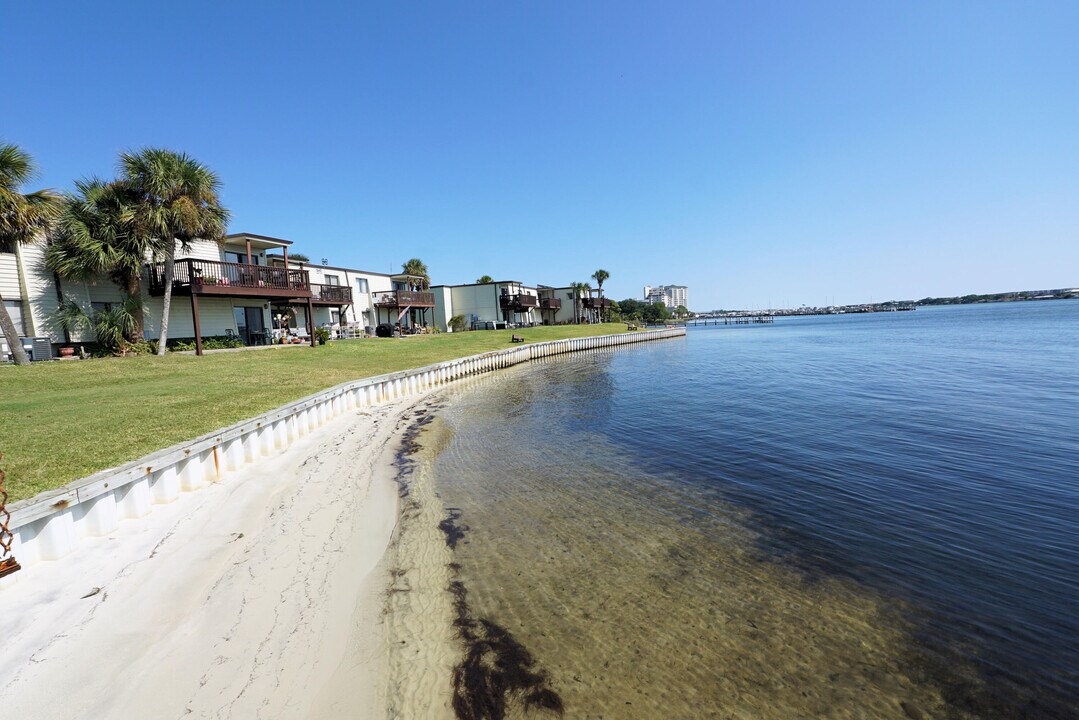 308 Miracle Strip Pkwy SW in Fort Walton Beach, FL - Building Photo