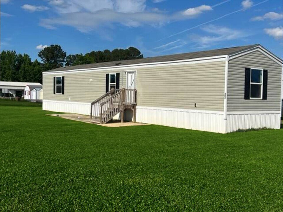 306 Hovie Ct in Dillon, SC - Building Photo