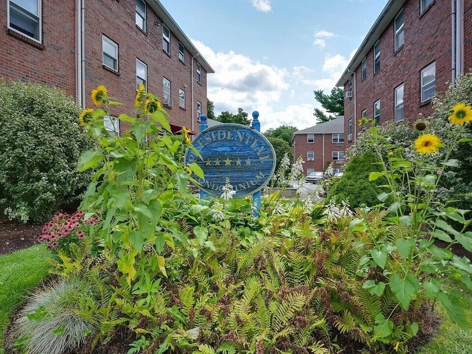 39 Montvale Ave-Unit -9 in Woburn, MA - Building Photo