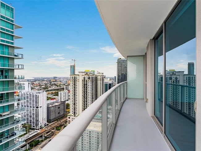 1100 S Miami Ave, Unit 3505 in Miami, FL - Building Photo - Building Photo