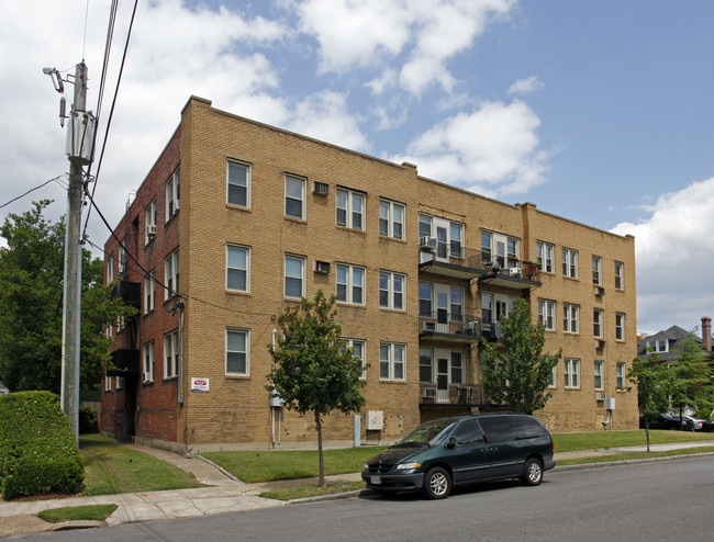 Cortez Apartments in Norfolk, VA - Foto de edificio - Building Photo