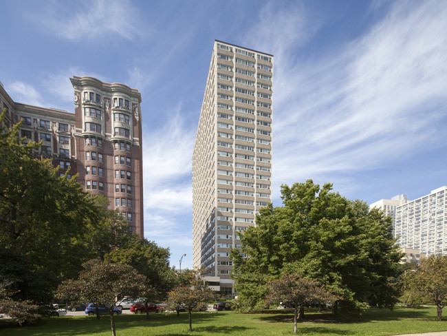 Carmen Marine Apartments in Chicago, IL - Building Photo - Building Photo