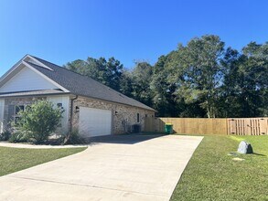 5798 Wayne Rogers Rd in Crestview, FL - Building Photo - Building Photo
