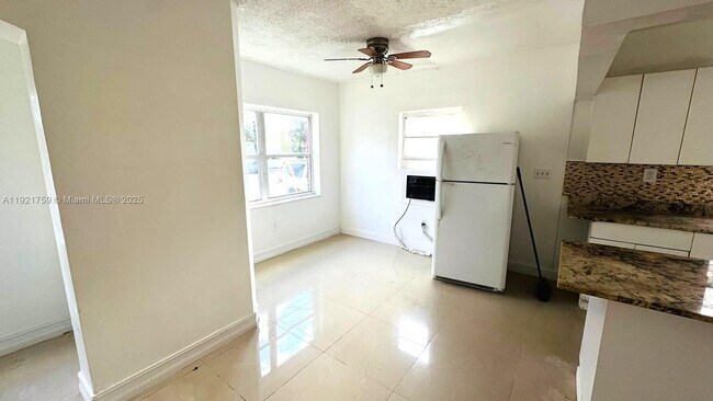 1207 Marseille Dr in Miami Beach, FL - Building Photo - Building Photo
