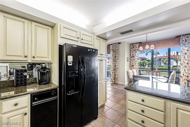 property at 2216 Gulf Shore Blvd N