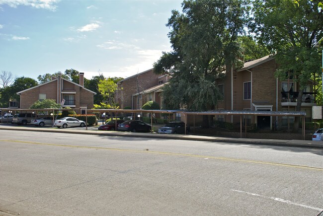 Creekside Condominiums in Dallas, TX - Foto de edificio - Building Photo