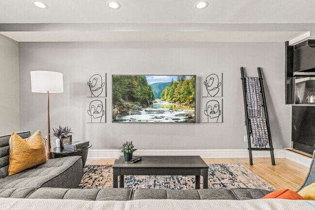 610 S Front St-Unit -ID1049498P in Philadelphia, PA - Foto de edificio - Building Photo