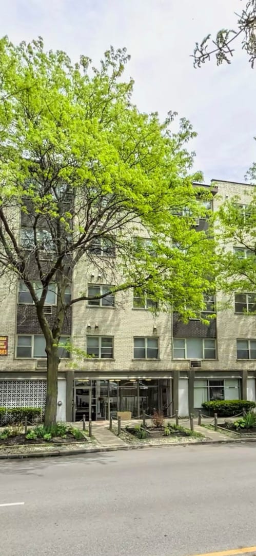 property at 6919 N Sheridan Rd