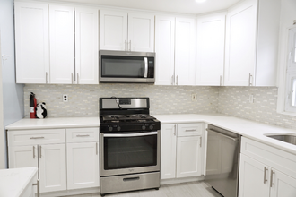18 Zabriskie Ave-Unit -2 in Bayonne, NJ - Building Photo - Building Photo