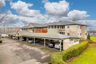 Rivers Edge Condominiums in Portland, OR - Foto de edificio - Building Photo