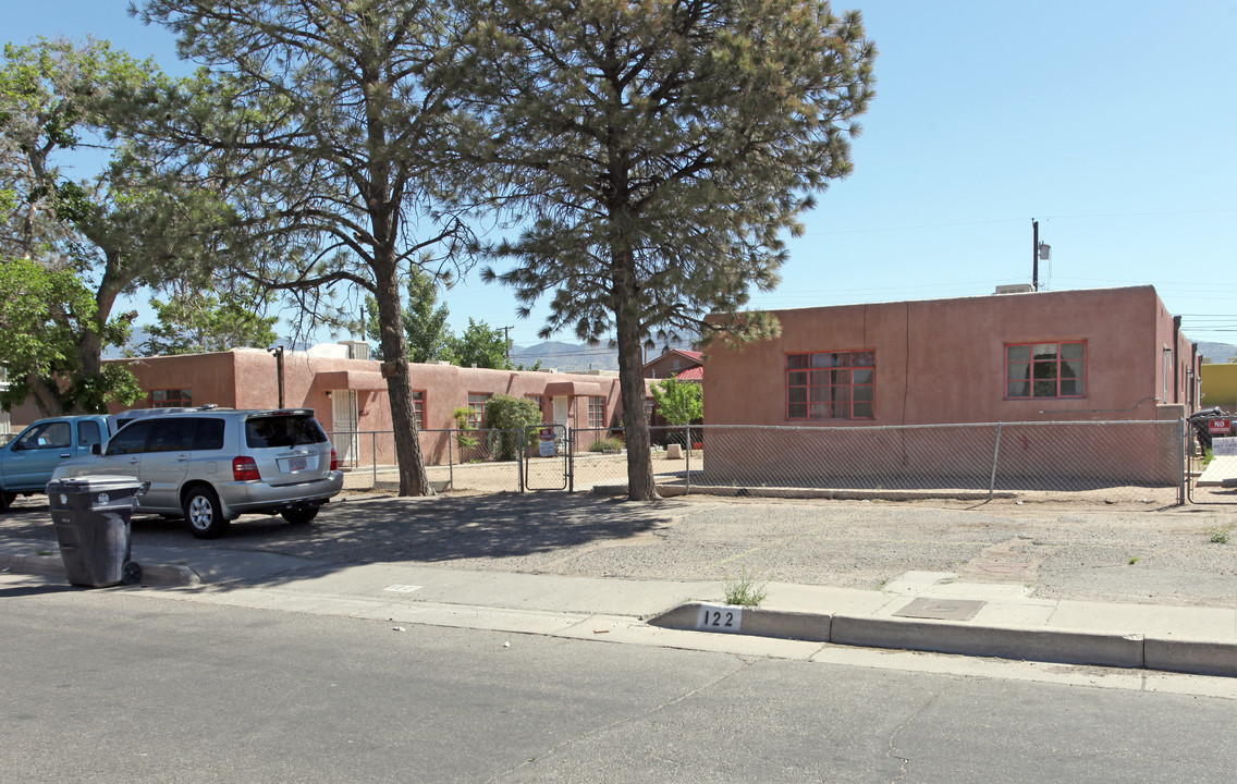 118-122 Charleston St SE in Albuquerque, NM - Foto de edificio