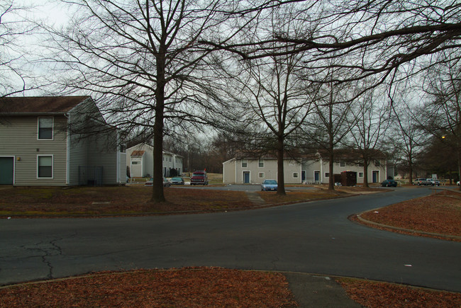 Ashley Oaks Apartments in Richmond, VA - Foto de edificio - Building Photo