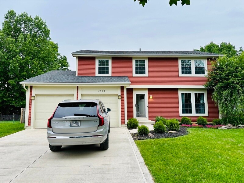 2008 Edmunds Ct in Powell, OH - Building Photo