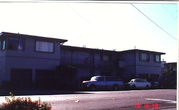 855 N Delaware St in San Mateo, CA - Foto de edificio - Building Photo