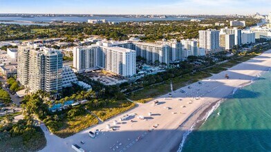 2301 Collins Ave in Miami Beach, FL - Building Photo - Building Photo