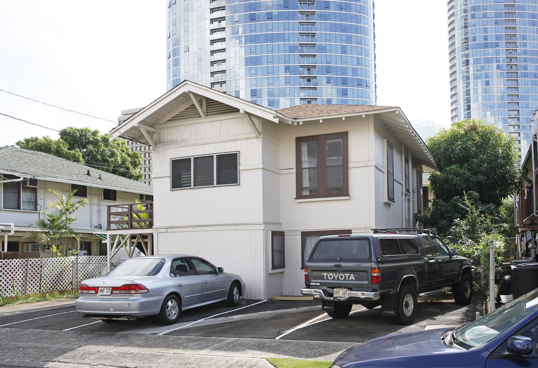 1121 Ho'olai St in Honolulu, HI - Building Photo