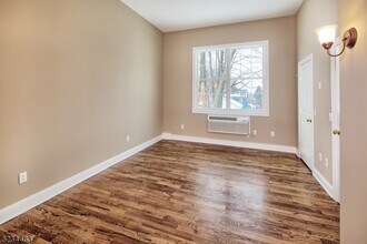 27 Central Ave in Caldwell, NJ - Building Photo - Building Photo