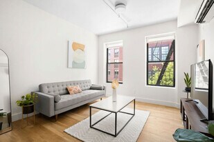 517 W 45th St in New York, NY - Building Photo