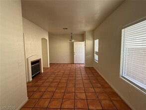5740 Crescent Landing St in Las Vegas, NV - Building Photo - Building Photo