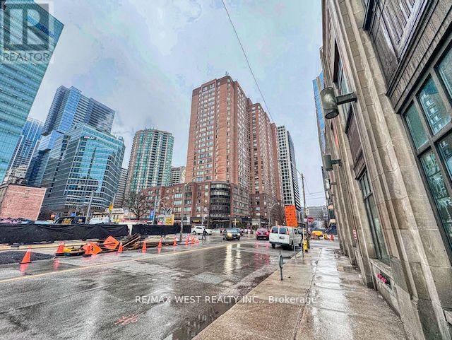 property at 633-1633 Bay St.