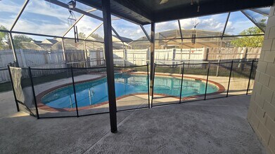 4854 Kingston Cir in Kissimmee, FL - Foto de edificio - Building Photo