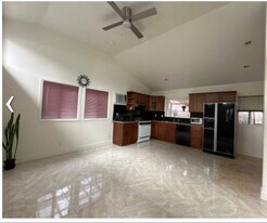 928 Los Robles Ave in Palo Alto, CA - Building Photo