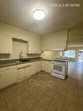 1140 W Tulare Ave in Visalia, CA - Building Photo - Building Photo