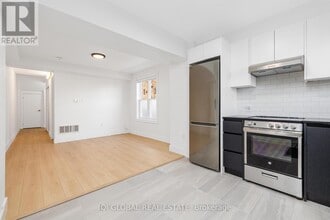 633 Ossington Ave in Toronto, ON - Building Photo - Building Photo