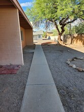 1734 E Hedrick Dr, Unit B in Tucson, AZ - Building Photo - Building Photo