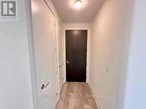 11 Yorkville Ave in Toronto, ON - Building Photo - Building Photo