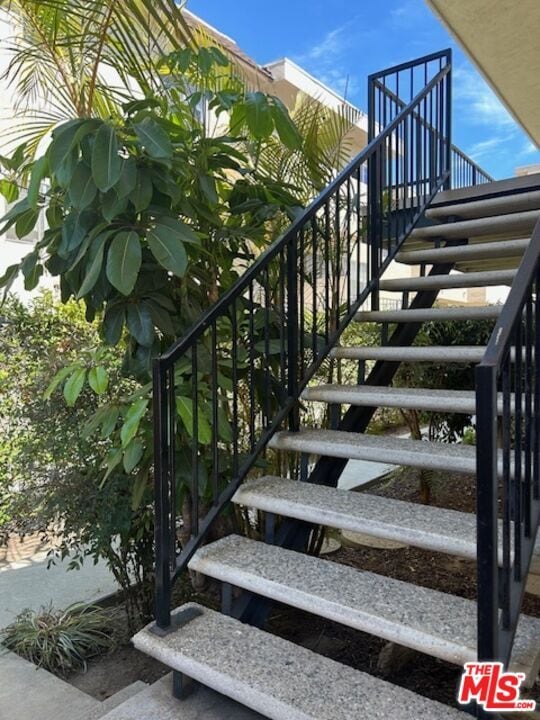 1412 Brockton Ave in Los Angeles, CA - Building Photo - Building Photo