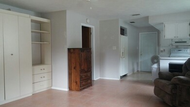 5825 Illinois Ave in New Port Richey, FL - Building Photo - Building Photo