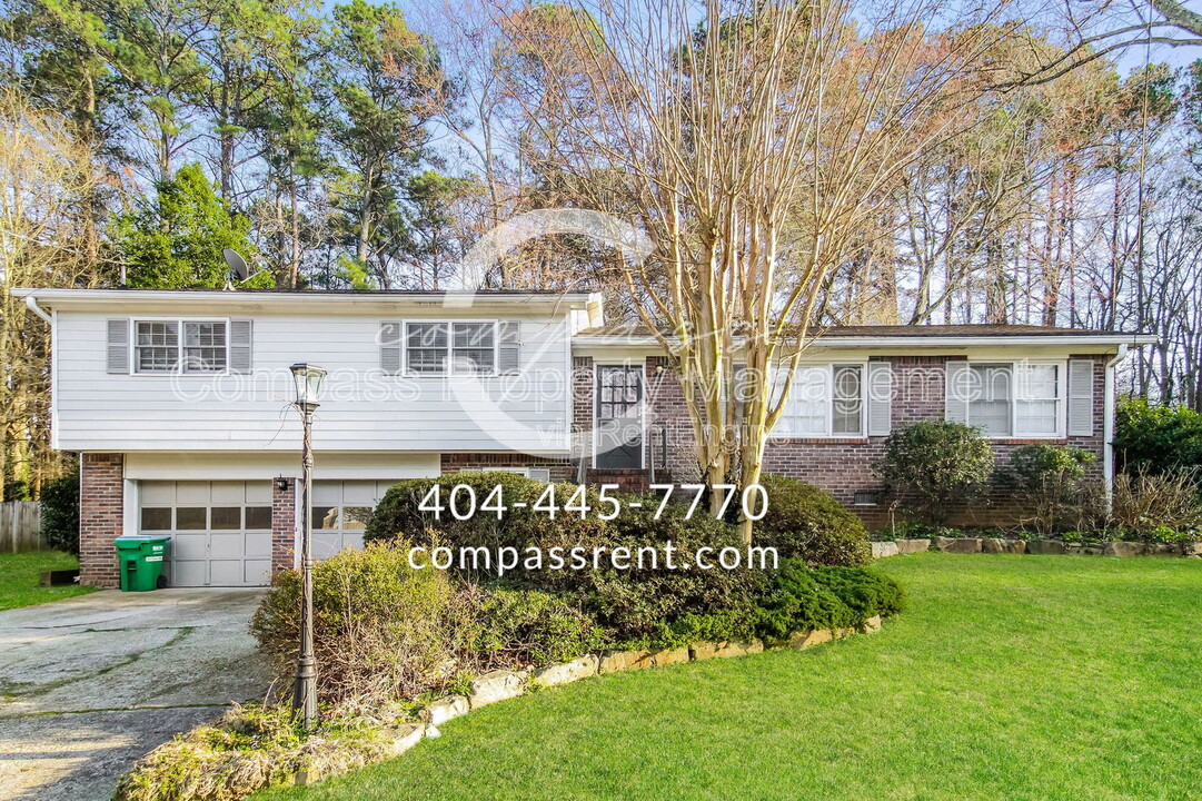 5092 Maggie Dr SW in Stone Mountain, GA - Building Photo