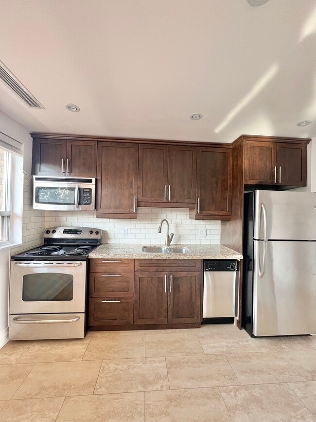 Casablanca in Toronto, ON - Building Photo - Building Photo