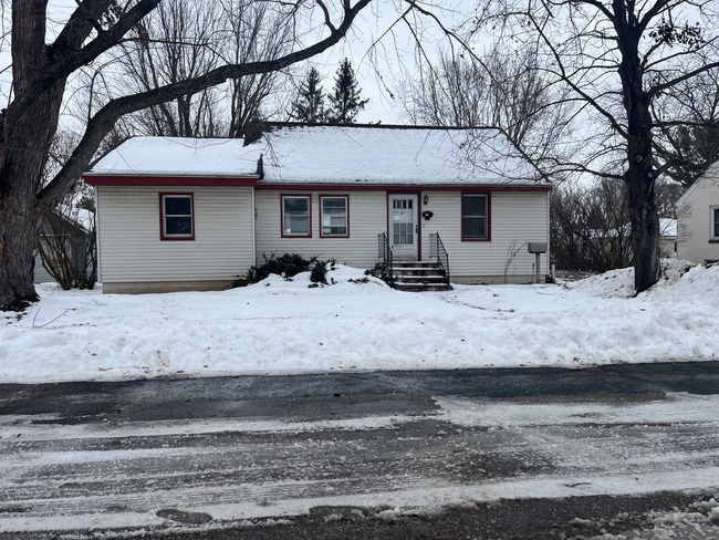 property at 417 N 3rd St