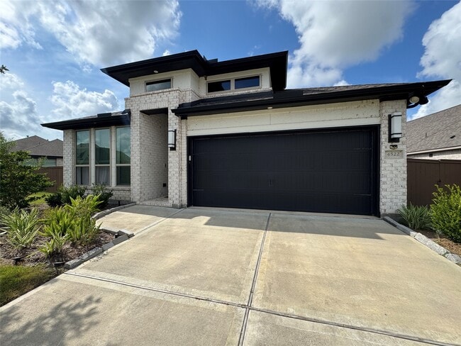 property at 4522 Peloton Rd
