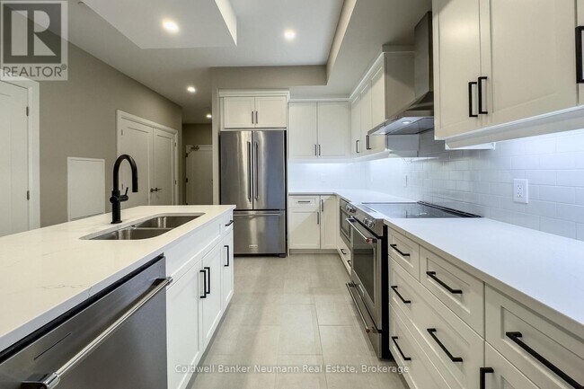 71 Wyndham St S in Guelph, ON - Building Photo - Building Photo
