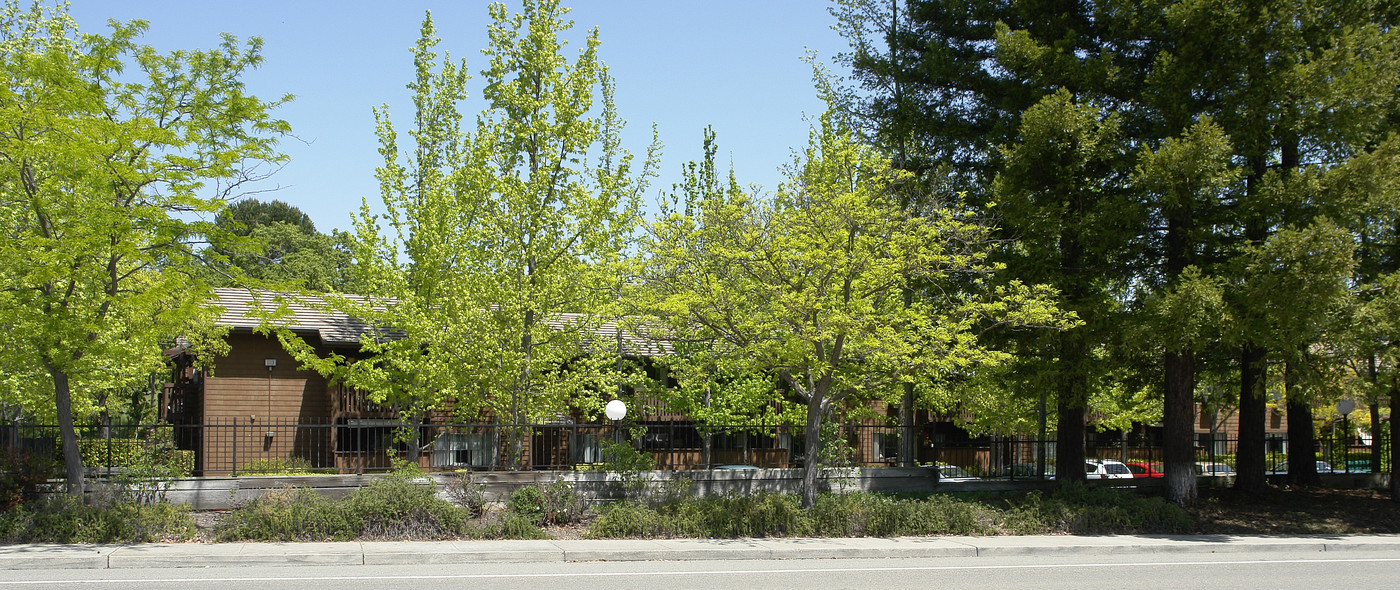 Tice Oaks in Walnut Creek, CA - Building Photo